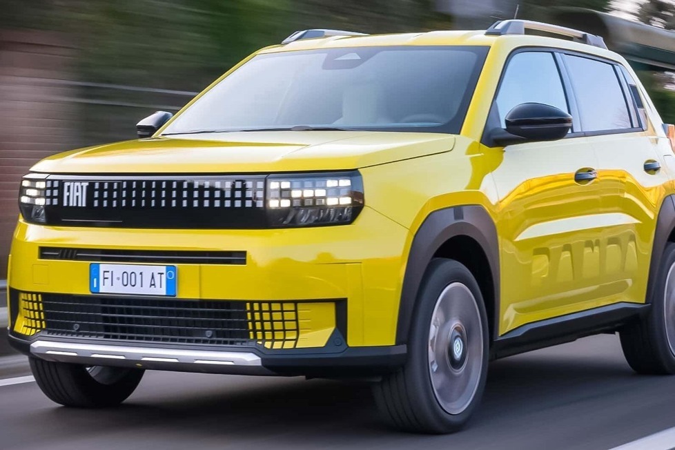 Zwei der Kleinwagen gibt es auch rein elektrisch ...