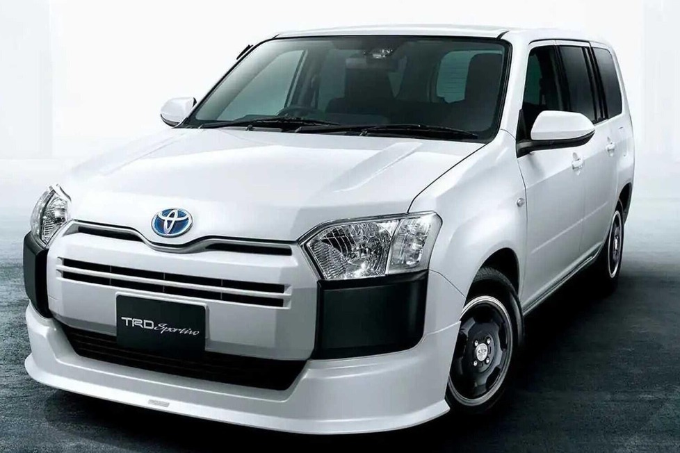 Der Toyota Probox ist ein kompakter Kombi/Van, der in Japan für unter 10.000 Euro verkauft wird: Gebaut wird er von Daihatsu und es gibt ihn auch als Mazda