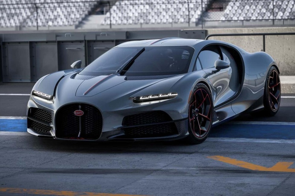 Vier Endrohre machen an einem Auto bereits mächtig was her: Bugatti verdoppelt diese Anzahl jetzt mit der 