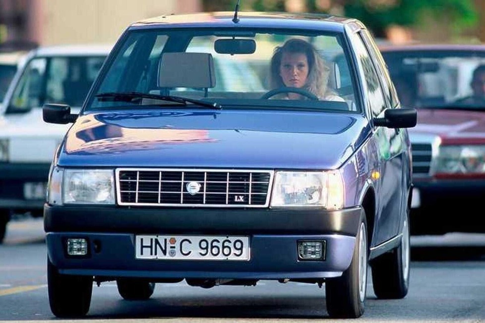 Auf den neuen Lancia Ypsilon müssen wir uns in Deutschland noch etwas gedulden: Los ging es im Jahr 1985 mit dem kleinen Y10