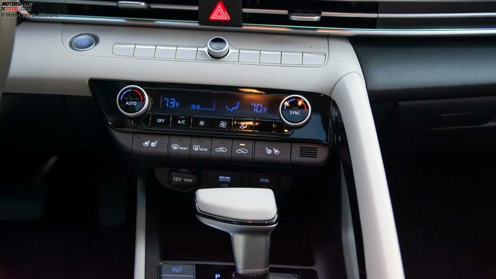 Hyundai Elantra Hybrid (2025)