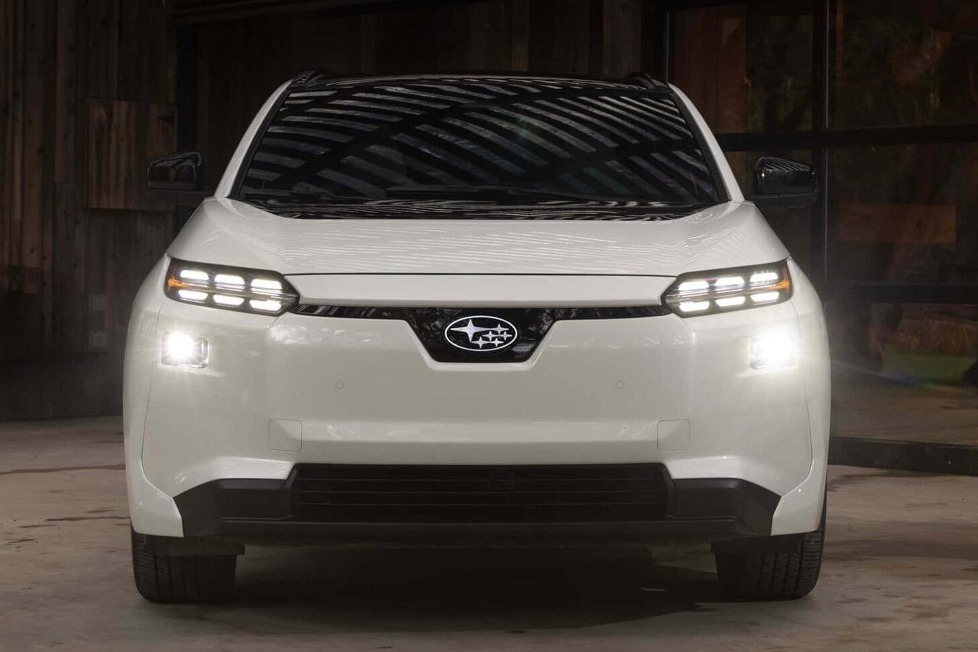 Das Elektro-SUV Subaru Solterra erhält ein Update: Stärkere Allradantriebe, größerer Akku, mehr Reichweite und eine überarbeitete Optik