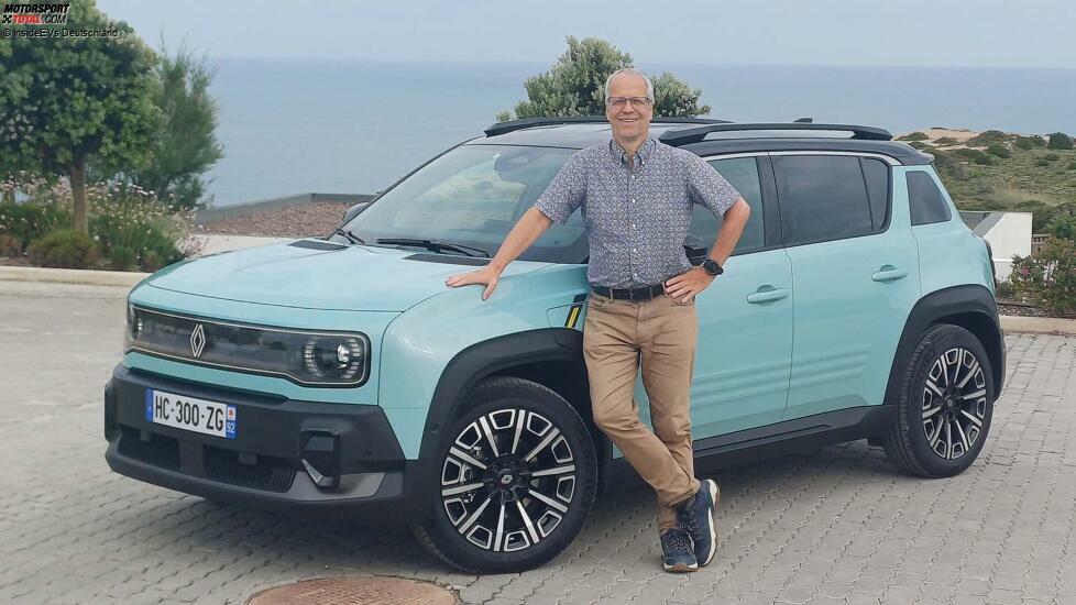 Der Renault 4 E-Tech Electric mit Autor Stefan Leichsenring