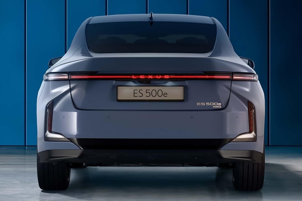 Ein Vollhybrid und zwei E-Versionen stehen zur Auswahl