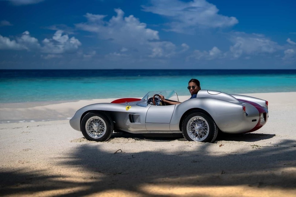 Es heißt Testa Rossa J und ist die neueste Kreation der Hedley Studios, die auf der Insel Ithaafushi, einem privaten Resort von Waldorf Astoria zu sehen ist