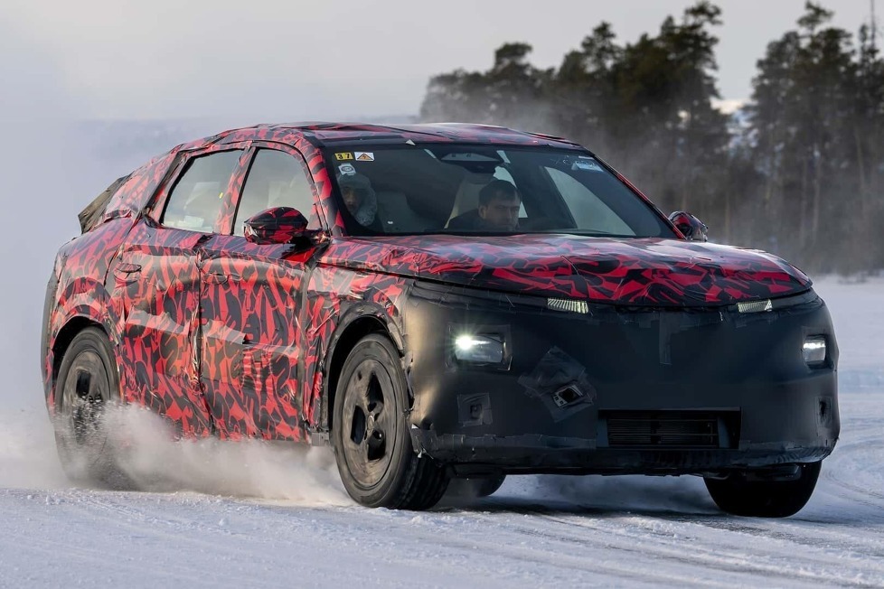 Markenchef Ficili bestätigte die Quadrifoglio-Benziner im Interview mit Motor1