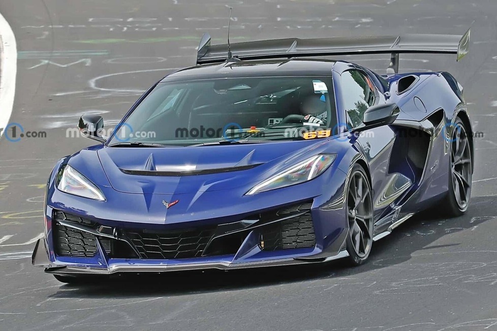 Zwei Corvette-Prototypen wurden bei Tests am Nürburgring gesichtet. Sie sehen aus wie die ZR1, aber hier passiert deutlich mehr