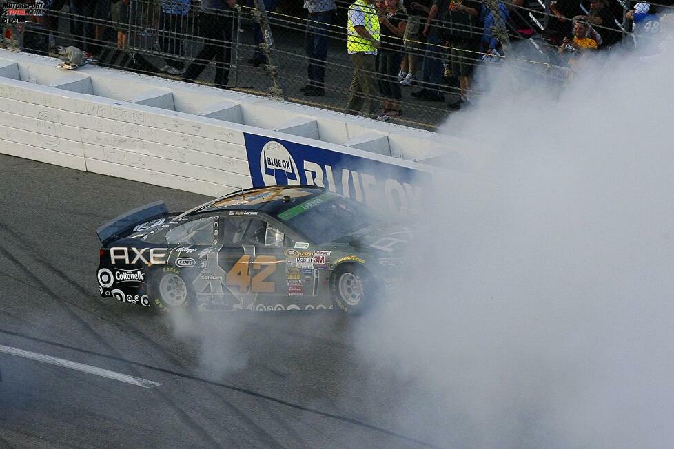 Rookie Kyle Larson leistet sich in seinem Ganassi-Chevrolet zu Saisonbeginn auch ein paar Abflüge, hier in Richmond.