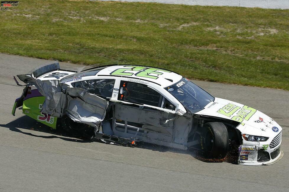 Wie ein NASCAR ohne Seitenverkleidung aussieht, zeigt Travis Kvapil in Michigan.