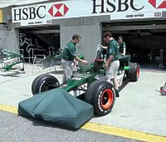 Jaguar-Team bei der Arbeit Titel-Bild zur News: Jaguar-Team bei der Arbeit