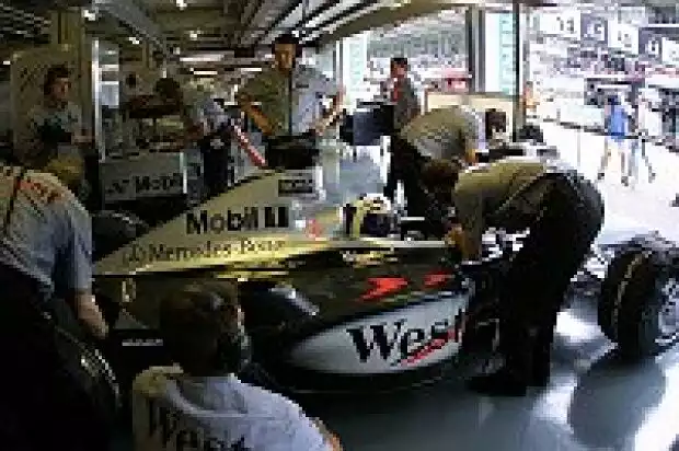 David Coulthard in der Box Titel-Bild zur News: David Coulthard in der Box