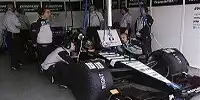 Tarso Marques in seinem Formel-1-Boliden in der Minardi-Box