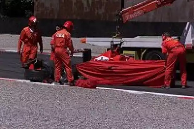 Titel-Bild zur News: Der zerstörte F2001 von Michael Schumacher