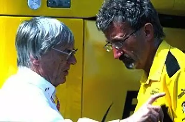 Titel-Bild zur News: Bernie Ecclestone im Gespräch mit Eddie Jordan