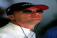 Bild zum Inhalt: Irvine fürchtet Schumacher-Dominanz bis 2004