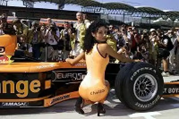 Titel-Bild zur News: Arrows A22 in der Boxengasse