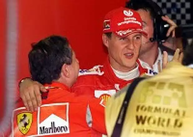 Michael Schumacher und Jean Todt in der Ferrari-Box Titel-Bild zur News: Michael Schumacher und Jean Todt in der Ferrari-Box
