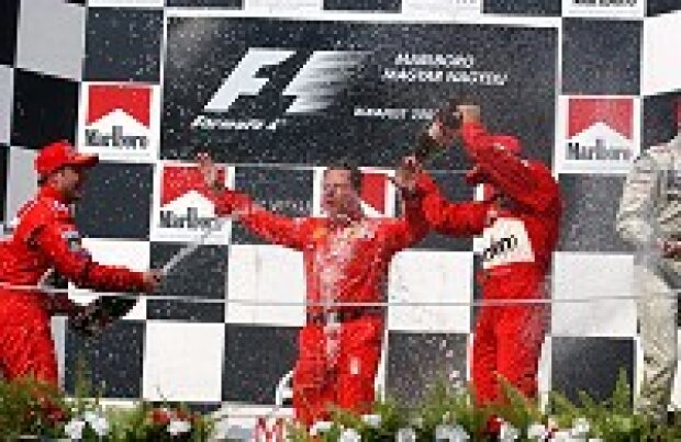 Titel-Bild zur News: Michael Schumacher, Jean Todt und Rubens Barrichello auf dem Podium