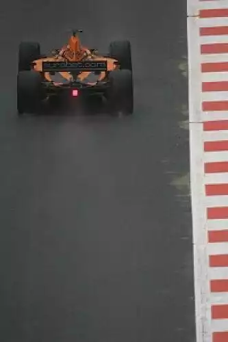 Ein Arrows-Pilot im Regen von Spa Titel-Bild zur News: Ein Arrows-Pilot im Regen von Spa