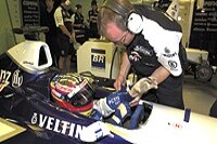 Bild zum Inhalt: Magny-Cours: Räikkönen crasht, Montoya Schnellster