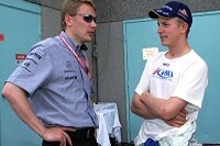 Mika Häkkinen unterhält sich mit Kimi Räikkönen