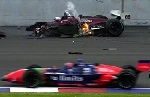 Titel-Bild zur News: Alex Zanardi (Mo Nunn Racing) bei seinem Unfall am Samstag