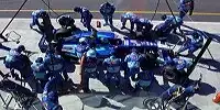 Nick Heidfeld während eines Boxenstopps