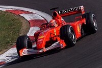 Bild zum Inhalt: Michael Schumacher und Montoya in erster Startreihe