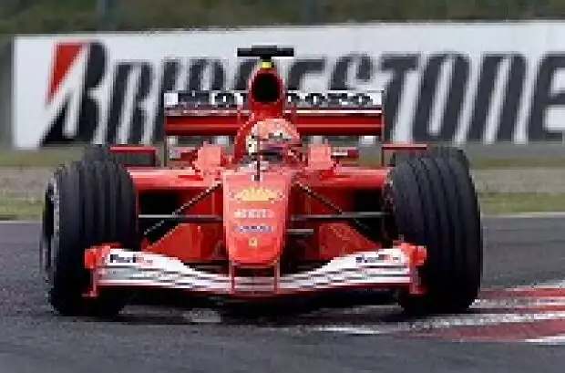 Michael Schumacher im F2001 auf Pole-Kurs Titel-Bild zur News: Michael Schumacher im F2001 auf Pole-Kurs