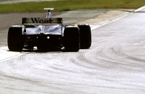 Titel-Bild zur News: Ein McLaren-Pilot beim Test