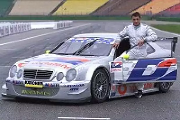 Jean Alesi mit dem AMG-Mercedes CLK Titel-Bild zur News: Jean Alesi mit dem AMG-Mercedes CLK
