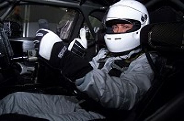 Titel-Bild zur News: Jean Alesi im AMG-Mercedes CLK