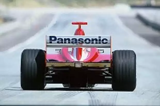 Toyota-F1-Bolide mit Panasonic-Schriftzug Titel-Bild zur News: Toyota-F1-Bolide mit Panasonic-Schriftzug