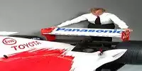 Gustav Brunner hinter seinem ersten für Toyota entwickelten Boliden