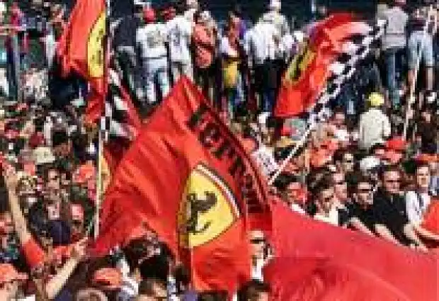 Titel-Bild zur News: Ferrari-Fans