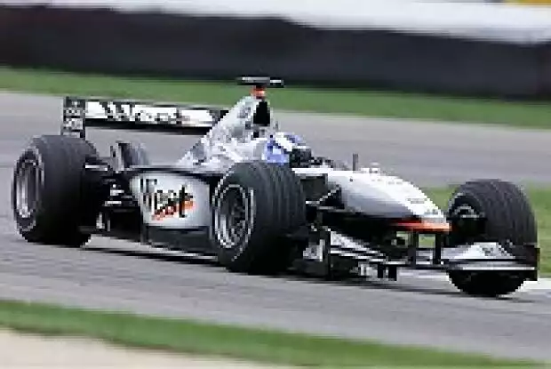 Mika Häkkinen im MP4-16 Titel-Bild zur News: Mika Häkkinen im MP4-16