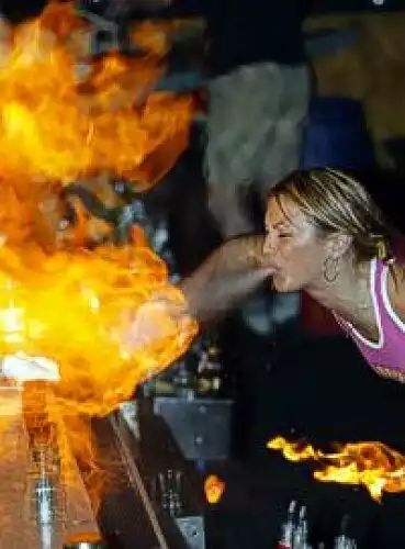Feuerschluckerin Titel-Bild zur News: Feuerschluckerin