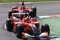 Rubens Barrichello im F2001 vor Michael Schumacher
