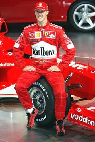 Titel-Bild zur News: Michael Schumacher posiert für die Fotografen