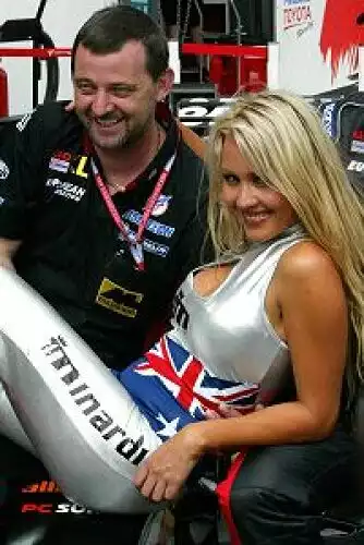 Paul Stoddart und Cyber-Queen Sarah Jane King Titel-Bild zur News: Paul Stoddart und Cyber-Queen Sarah Jane King
