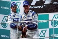 Ralf Schumacher und Juan-Pablo Montoya auf dem Podium