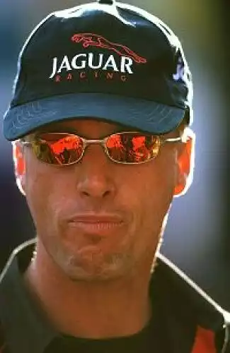 Titel-Bild zur News: Eddie Irvine (Jaguar Racing)