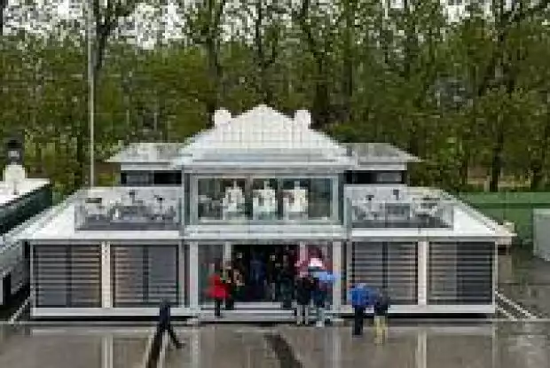 Titel-Bild zur News: McLaren-Mercedes-Motorhome