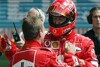Bild zum Inhalt: Freude über die Doppel-Pole bei Ferrari