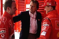 Rubens Barrichello und Michael Schumacher im Gespräch mit Luca di Montezemolo