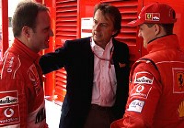 Titel-Bild zur News: Rubens Barrichello und Michael Schumacher im Gespräch mit Luca di Montezemolo