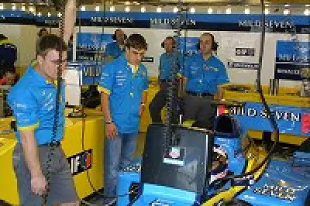 Jarno Trulli in der Box Titel-Bild zur News: Jarno Trulli in der Box
