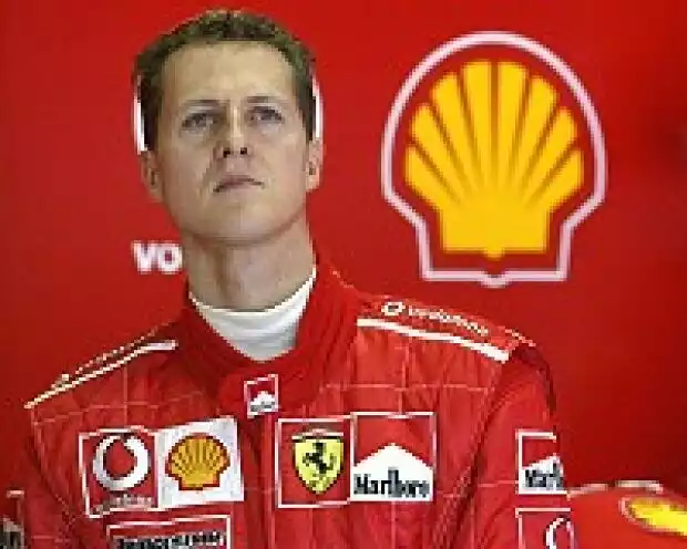 Michael Schumacher in der Garage Titel-Bild zur News: Michael Schumacher in der Garage
