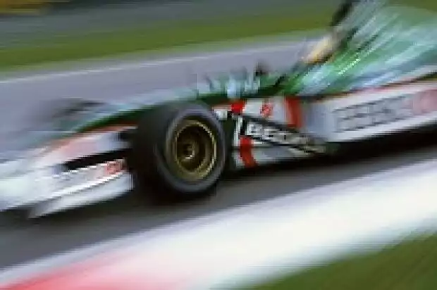 Pedro de la Rosa im Jaguar R3 Titel-Bild zur News: Pedro de la Rosa im Jaguar R3
