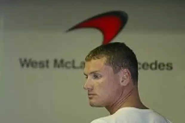 David Coulthard in der McLaren-Box Titel-Bild zur News: David Coulthard in der McLaren-Box